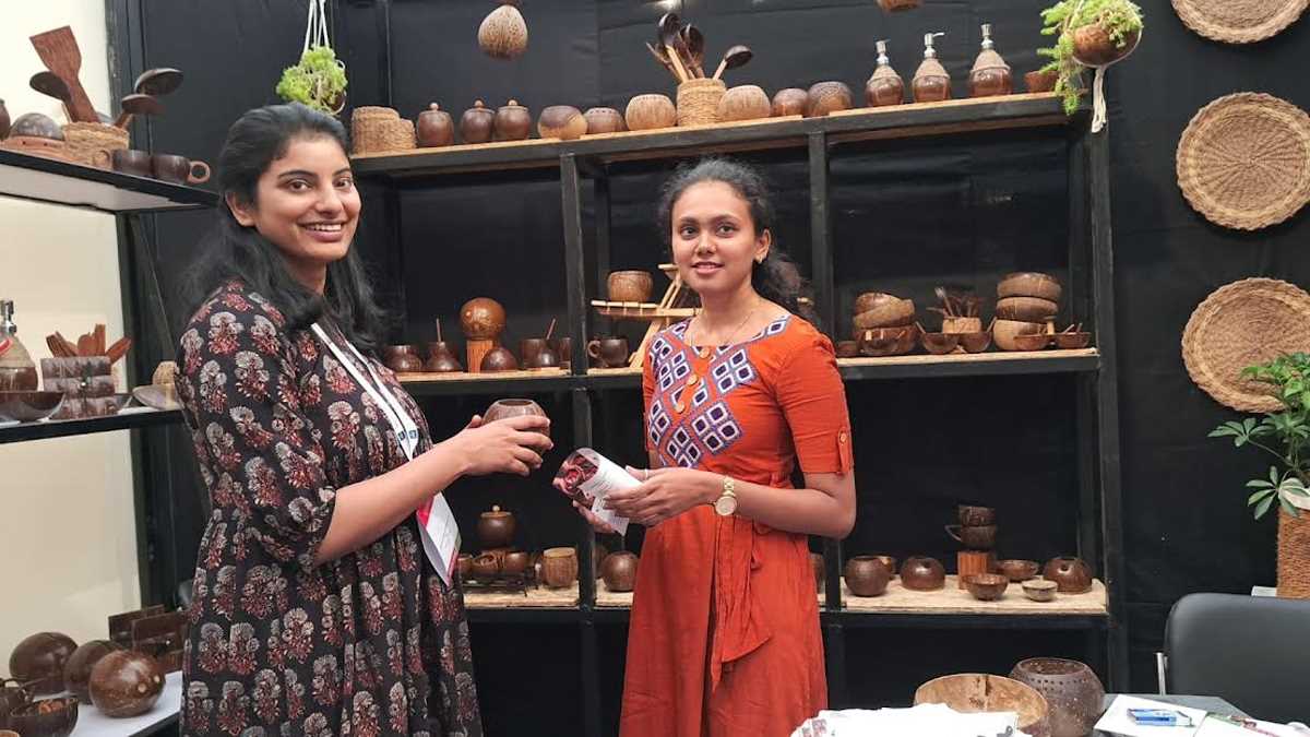 नारियल के ऊपरी हिस्से से उपयोगी सामान बनाकर बना रही है वैश्विक पहचान